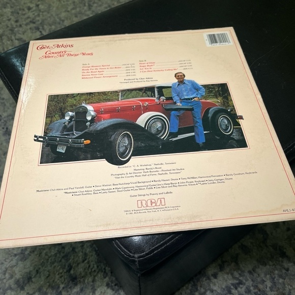 Chet Atkins- After All of These Years-  vintage vinyl record from 1981 - Picture 2 of 9